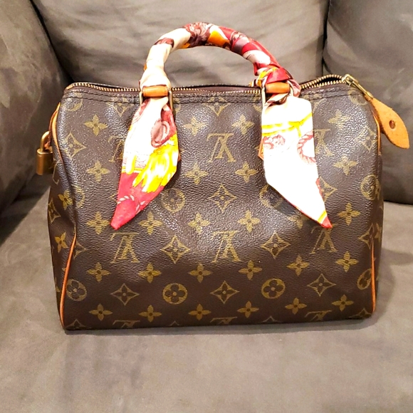 Authentic and Vintage Speedy 25